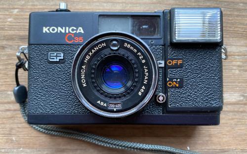 Konica C35 Hexanon 38mm f/2.8 – 35 mm kompaktkaamera image 1